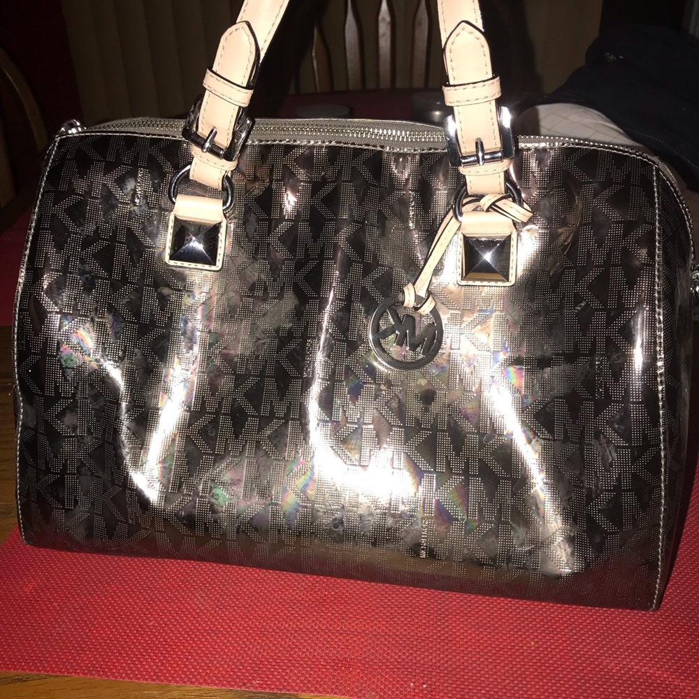 Very nice good condition Michael Kors tote